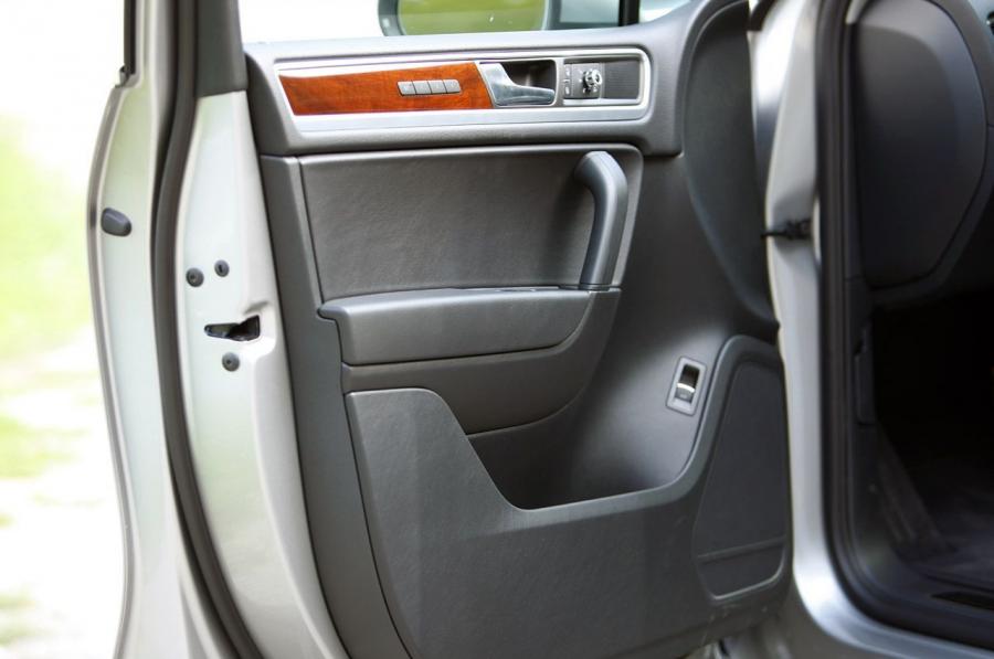  Volkswagen Touareg Hybrid 2011 года  (фото 7 из 49)